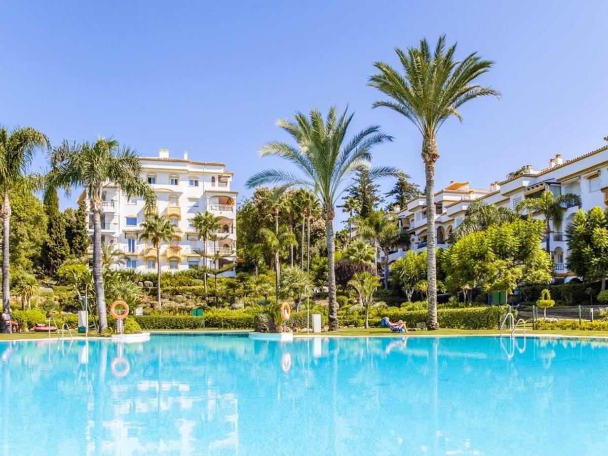 With 2 Bedrooms In With Shared Pool Furnished Terrace And Wifi 300 M From The Beach * Marbella
